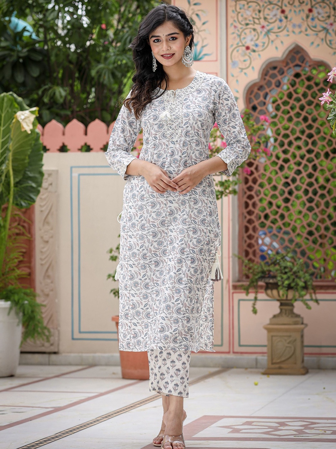 

KAAJH Floral Printed Tie-up Neck Gotta Patti Pure Cotton Straight Kurta with Trousers, Off white