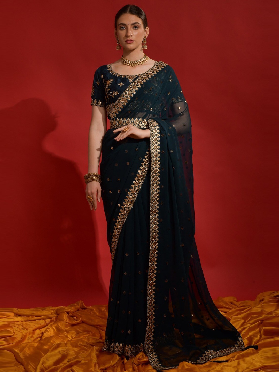 

GAJARAI Embroidered Belted Saree, Teal
