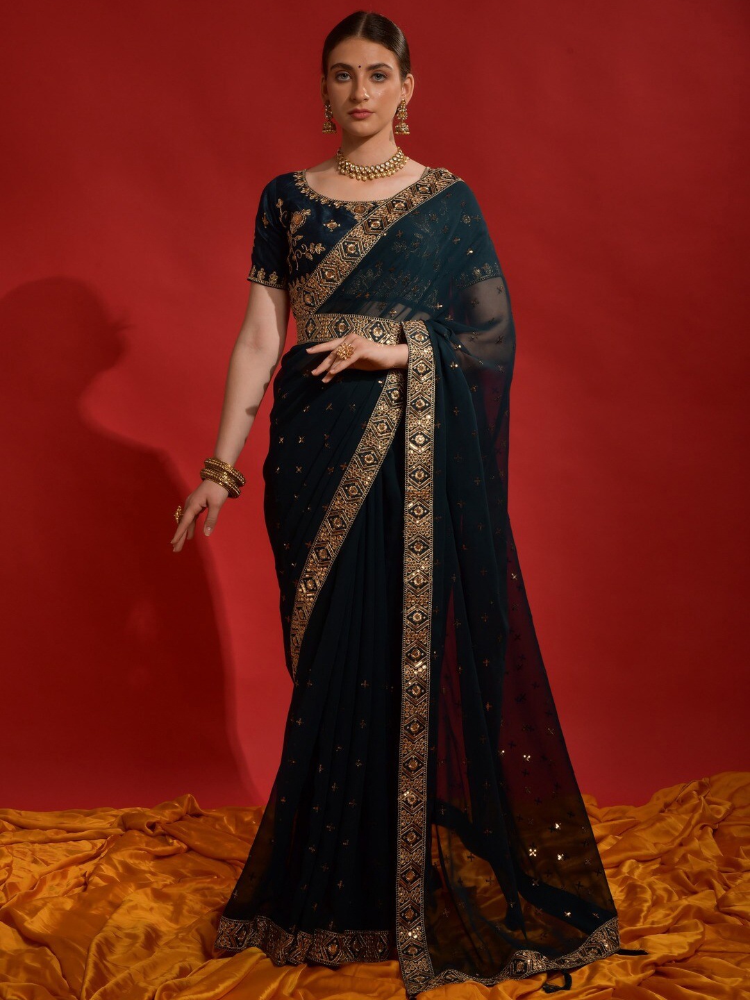 

GAJARAI Embellished Sequinned Belted Saree, Teal
