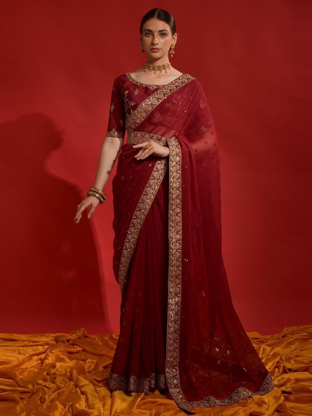 

GAJARAI Embellished Sequinned Belted Saree, Red