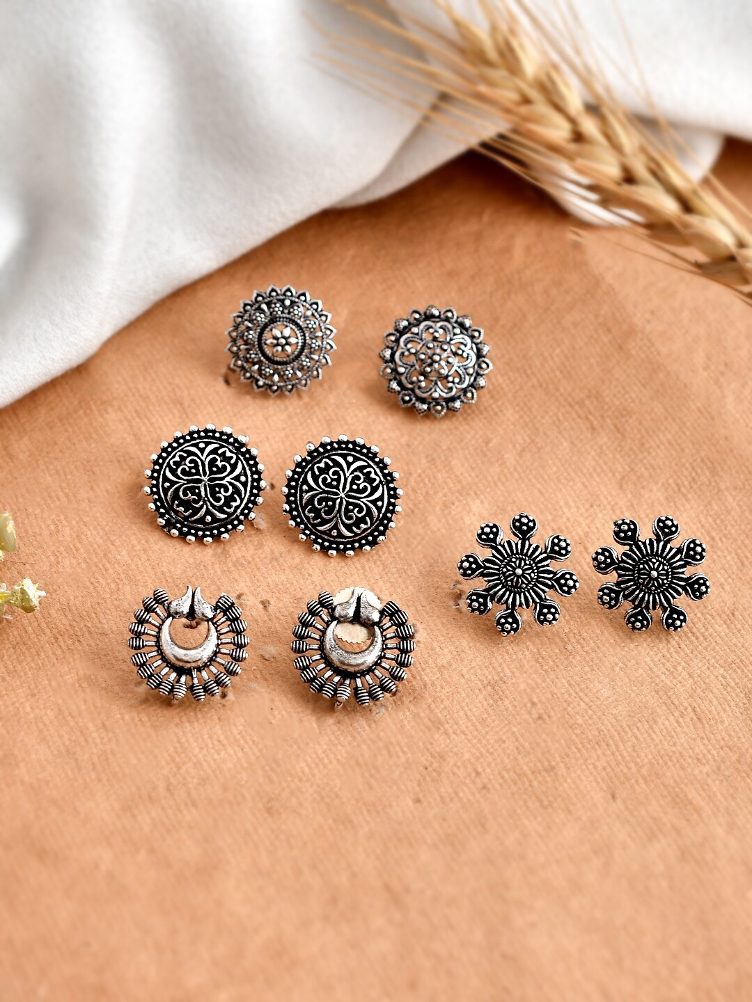

DASTOOR Set Of 5 Silver-Plated Contemporary Oxidise Studs Earrings