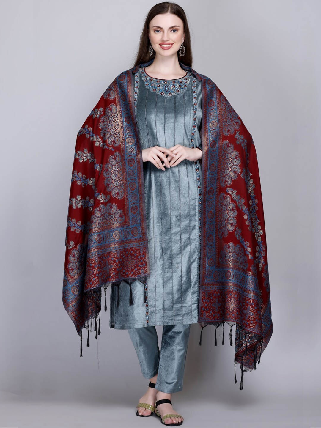 

VELVTINE Floral Yoke Design Pure Wool Kurta With Trousers & With Dupatta, Grey