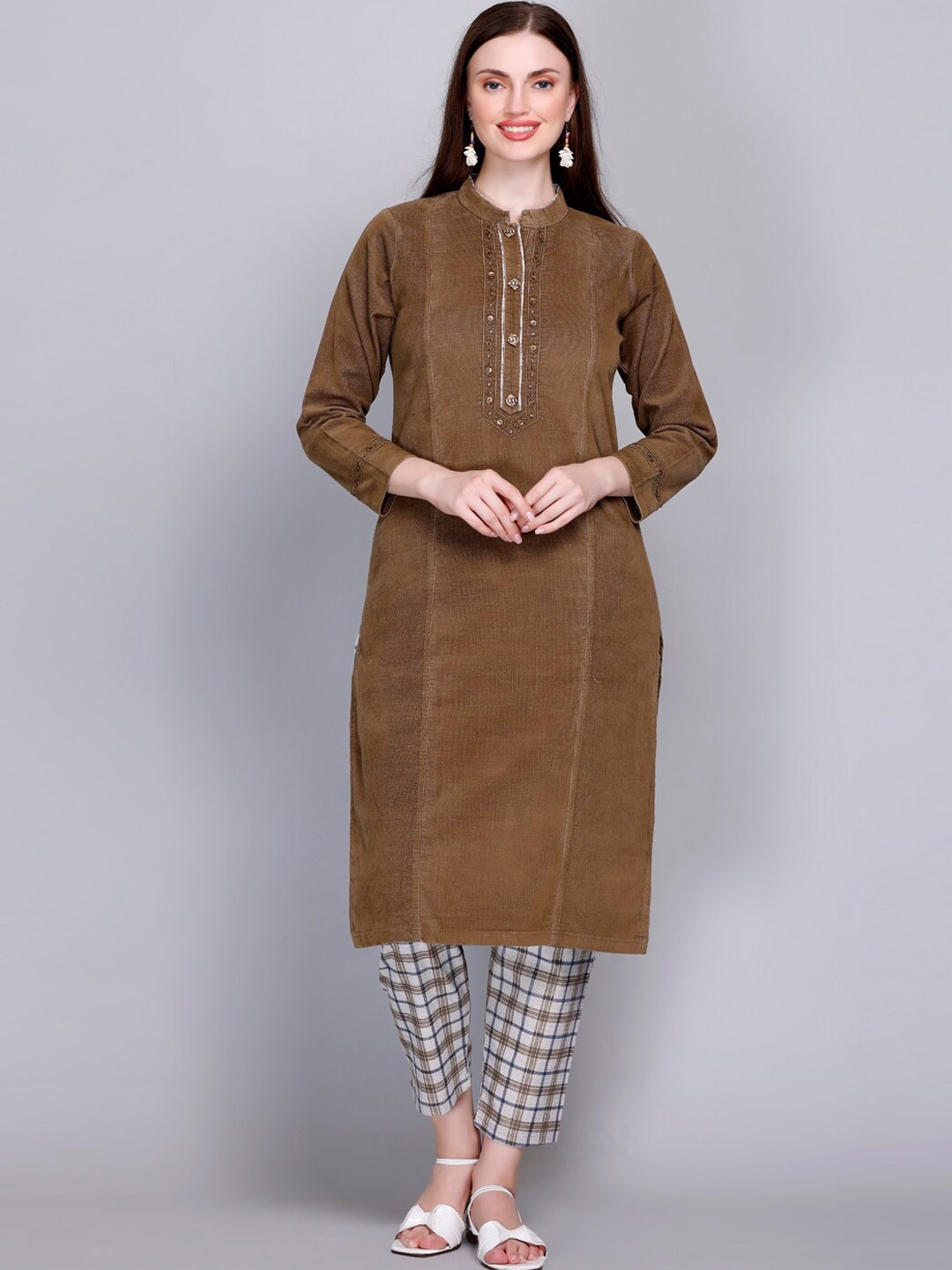 

VELVTINE Floral Yoke Design Pure Wool Kurta With Trousers, Khaki