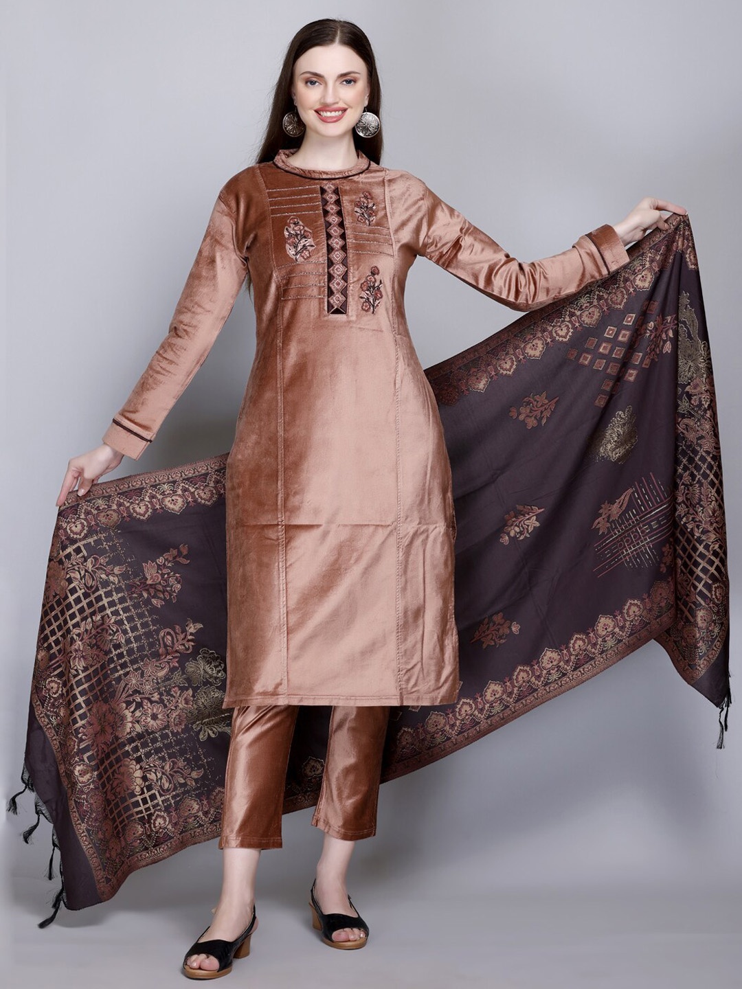 

VELVTINE Floral Yoke Design Pure Wool Kurta With Trousers & Dupatta, Peach