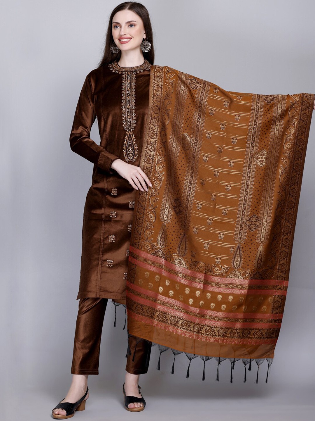 

VELVTINE Floral Embroidered Regular Pure Wool Kurta With Trousers & Dupatta, Brown