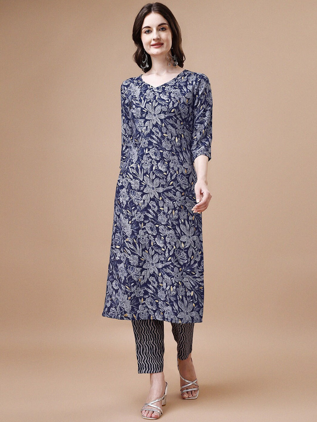 

KALINI Floral Printed V-Neck Pure Cotton Kurta with Trousers, Blue