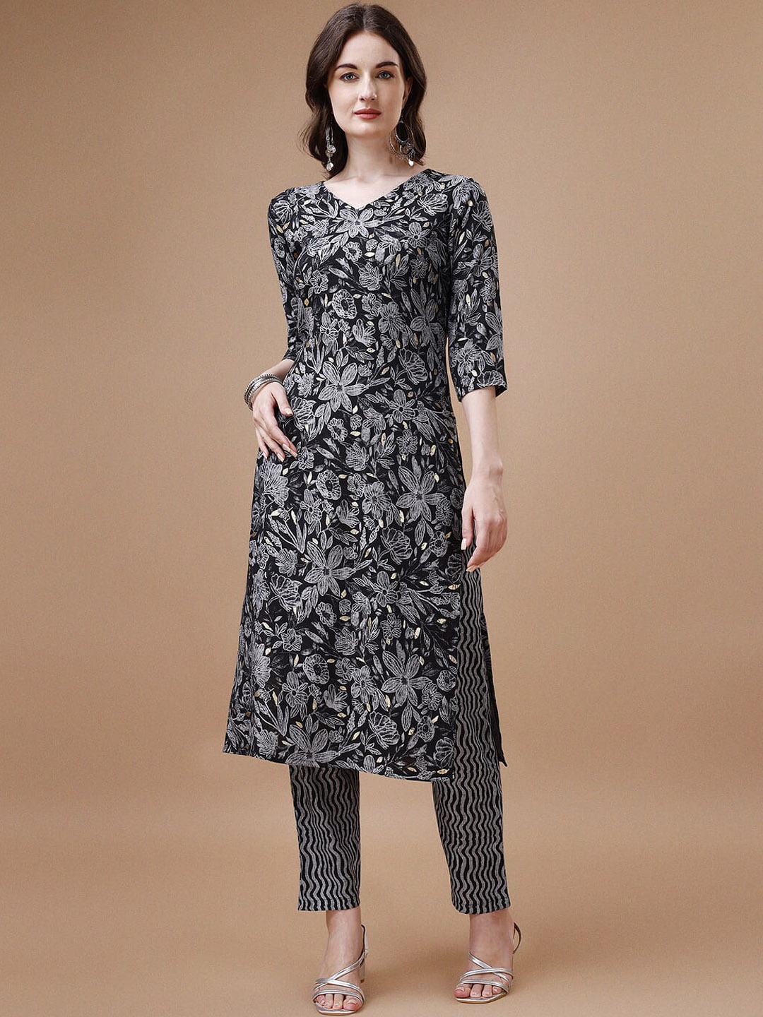 

KALINI Floral Printed V-Neck Pure Cotton Kurta with Trousers, Black