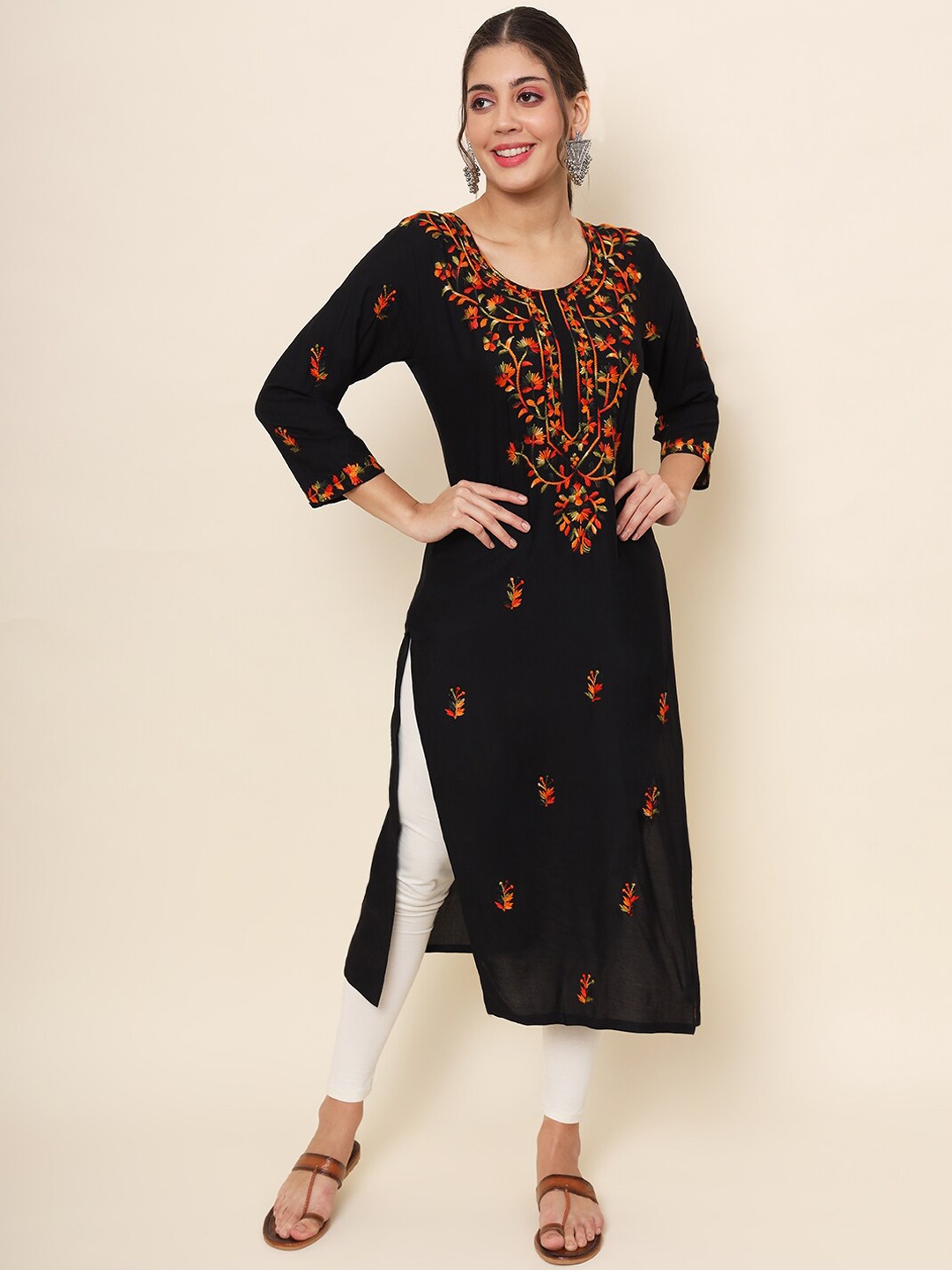 

VAIRAGEE Floral Embroidered Kurta, Black
