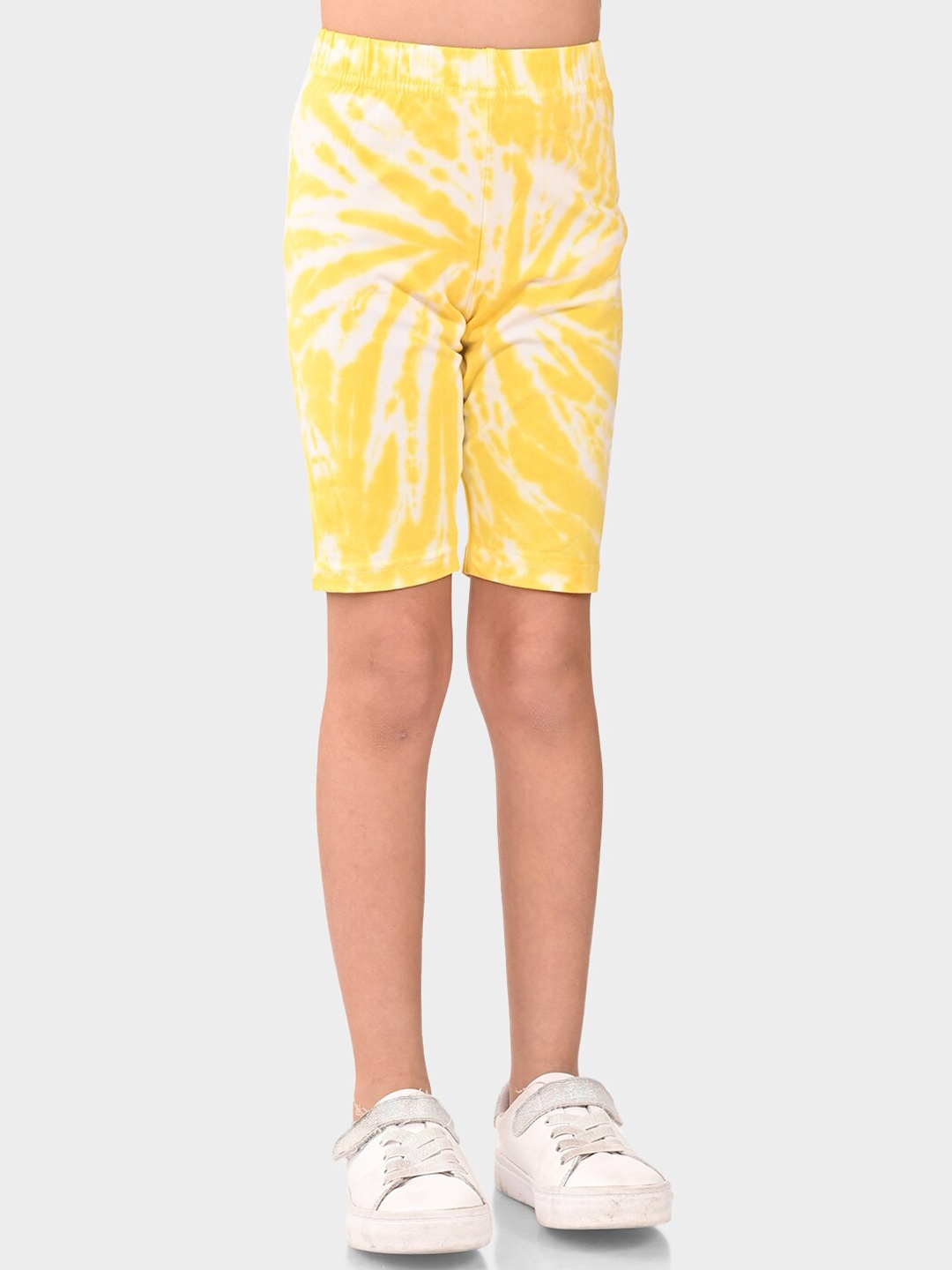

BONKIDS Girls Yellow Printed Skinny Fit High-Rise Shorts