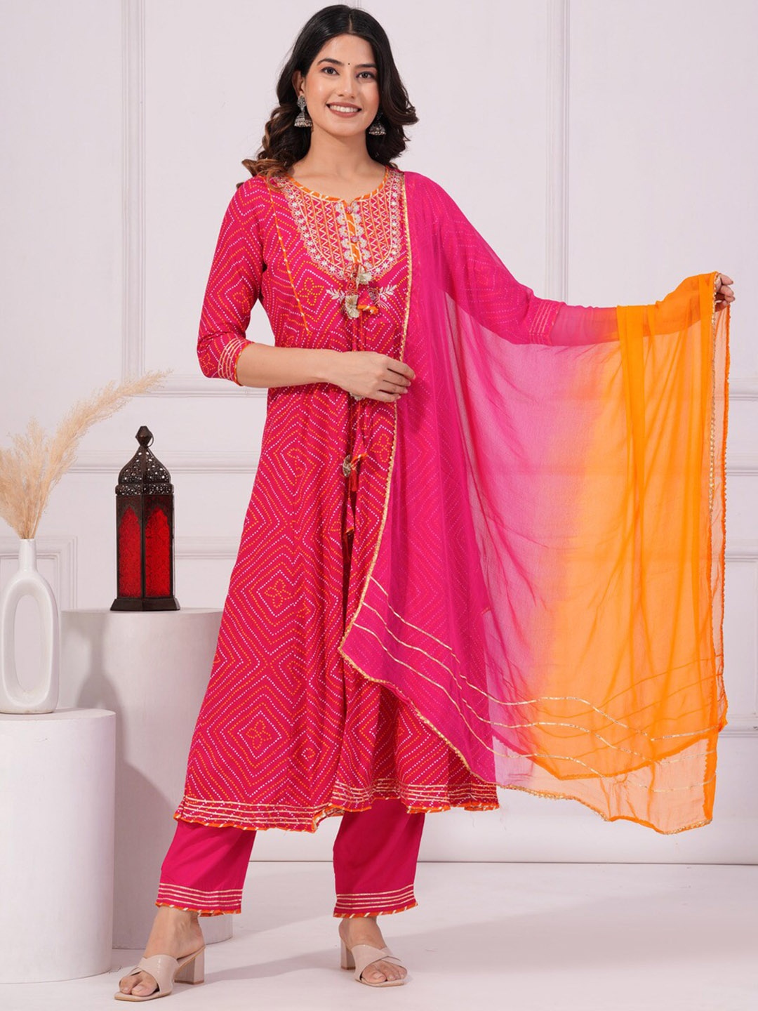 

TOULIN Bandhani Printed Regular Kurta with Trousers & Dupatta, Pink