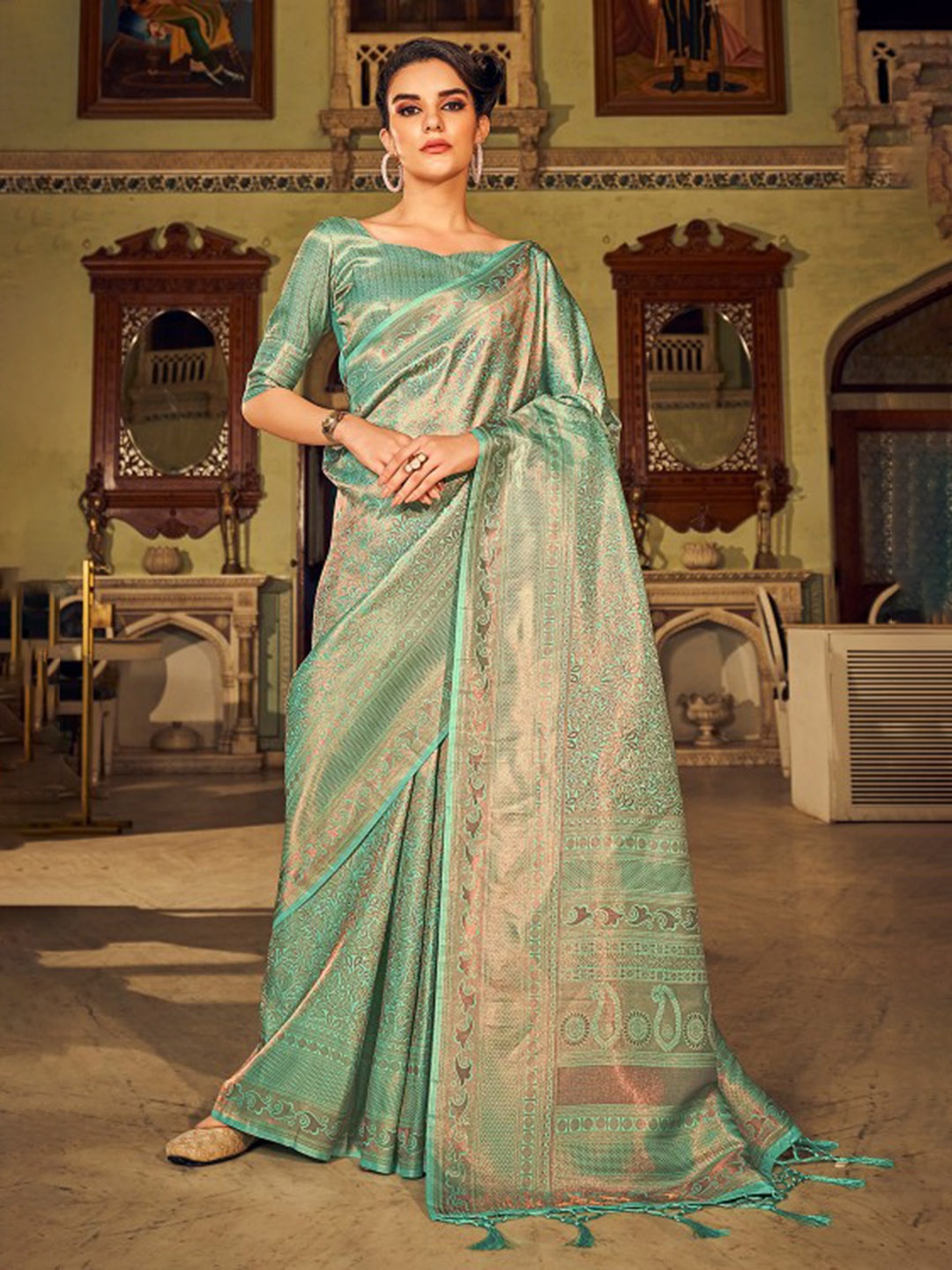 

DEVATITHI Floral Woven Design Zari Kanjeevaram Saree, Green