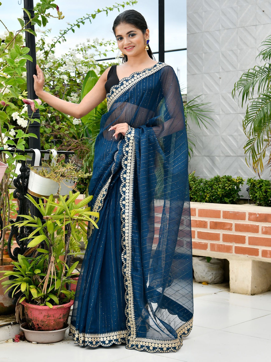 

Disli Striped Embroidered Net Saree, Blue