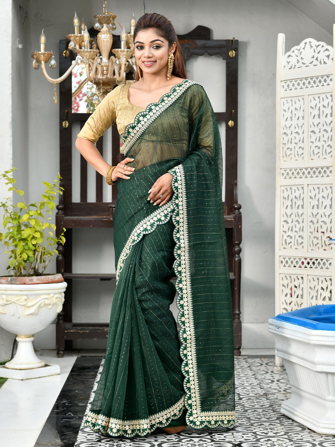 

Disli Striped Embroidered Detailed Net Saree, Green