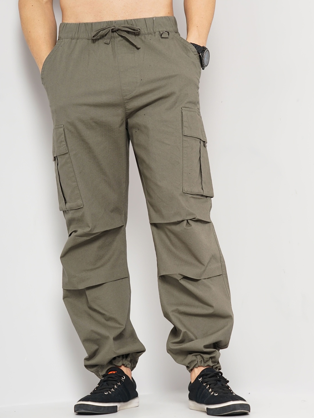 

Celio Men Mid-Rise Plain Cotton Joggers, Olive