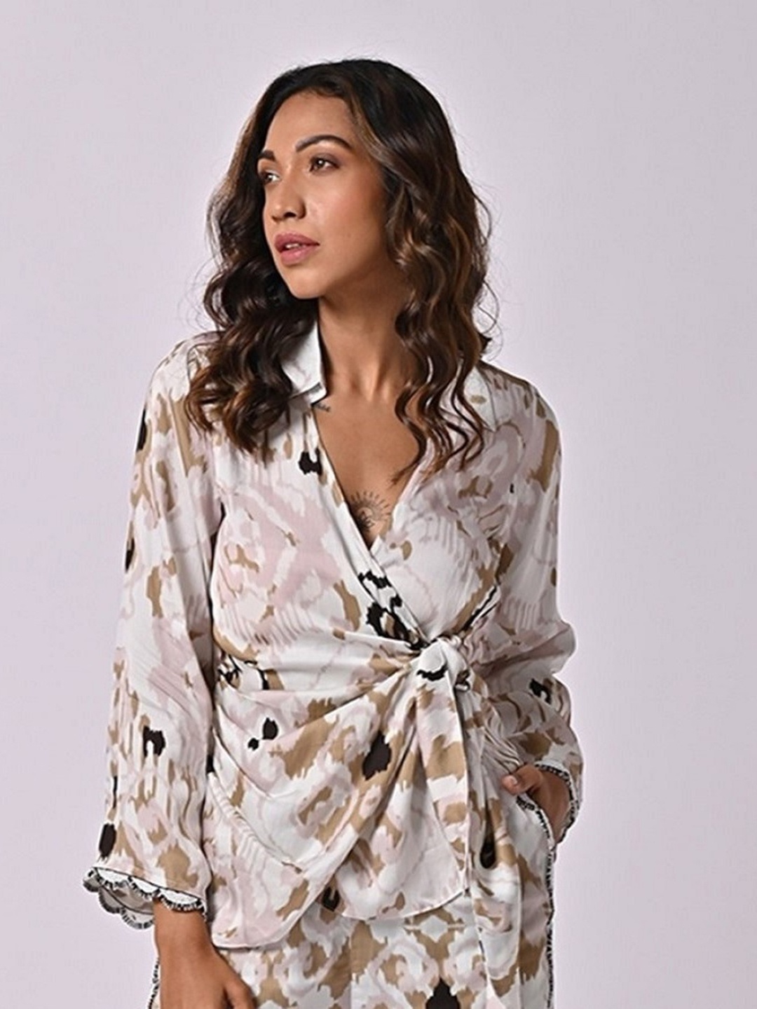 

MISSY Comfort Floral Printed Shirt Collar Cotton Shirt Style Top, White
