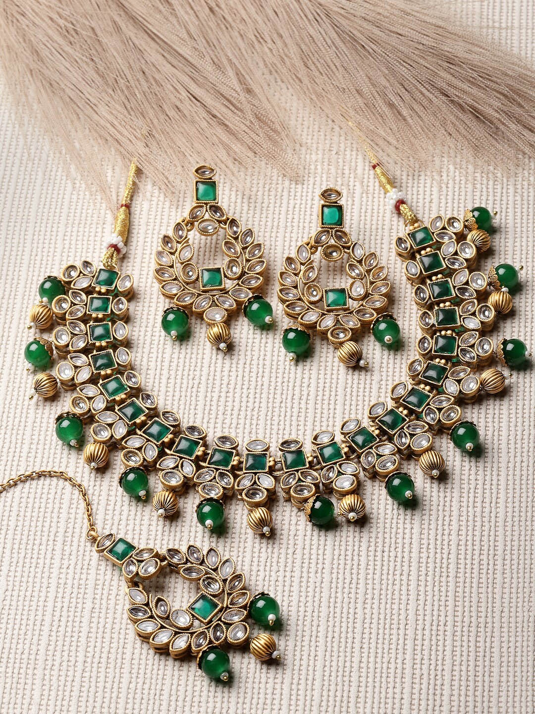 

ADIVA Gold-Plated Kundan-Studded & Pearl Beaded Jewellery Set