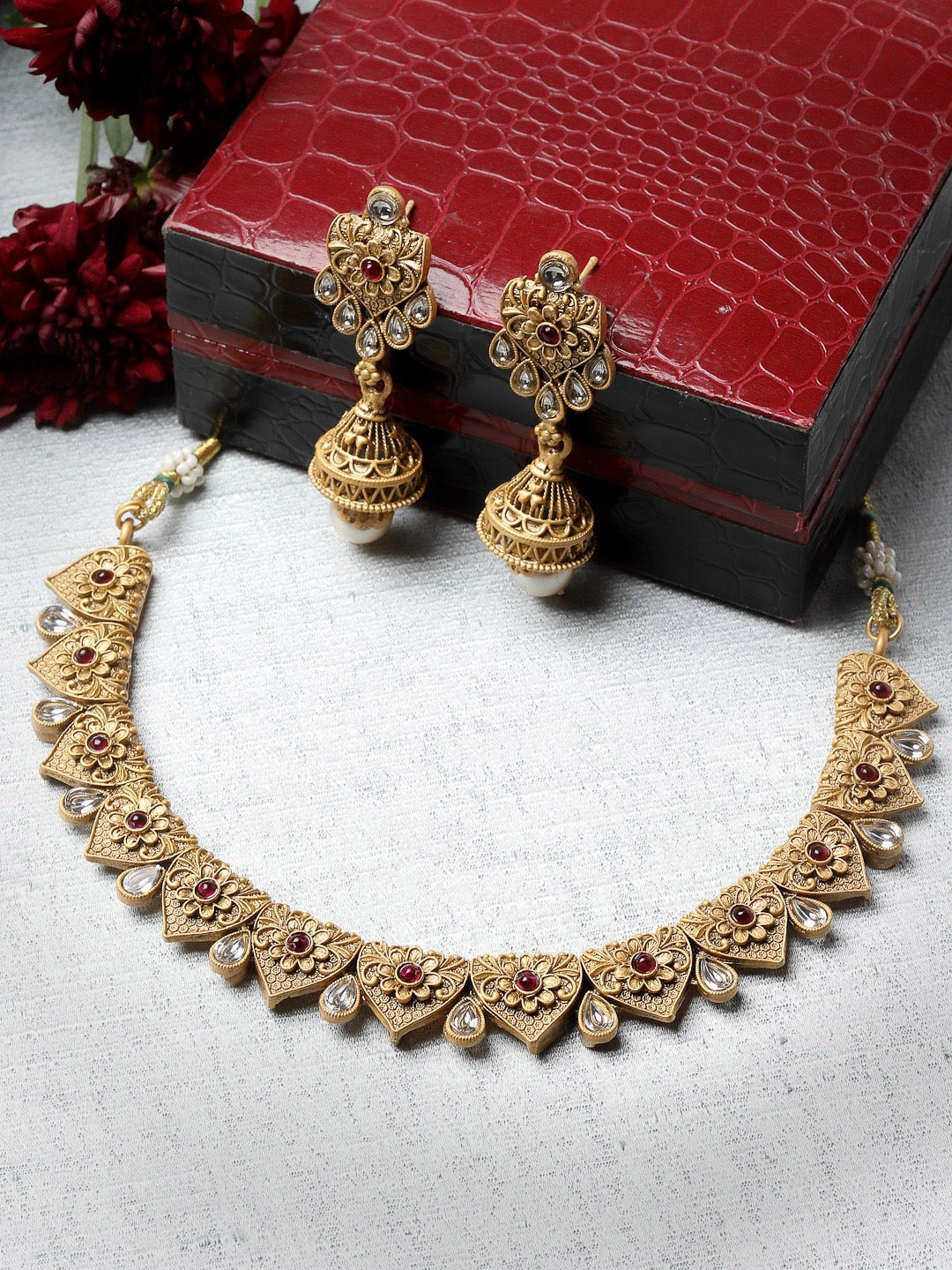 

ADIVA Gold Plated Kundan Studded & Pearl Beaded Jewellery Set