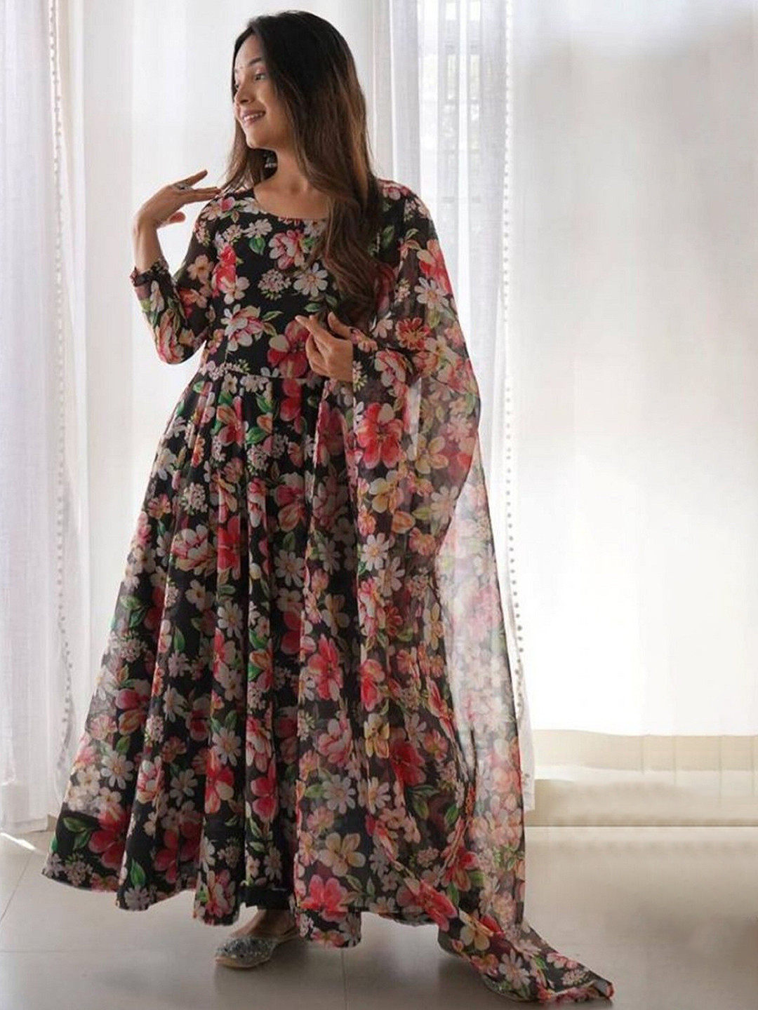 

APNISHA Floral Printed Georgette Anarkali Maxi Kurta With Dupatta, Black