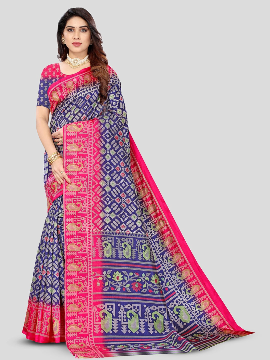 

Fevinaa Geometric Printed Saree, Navy blue