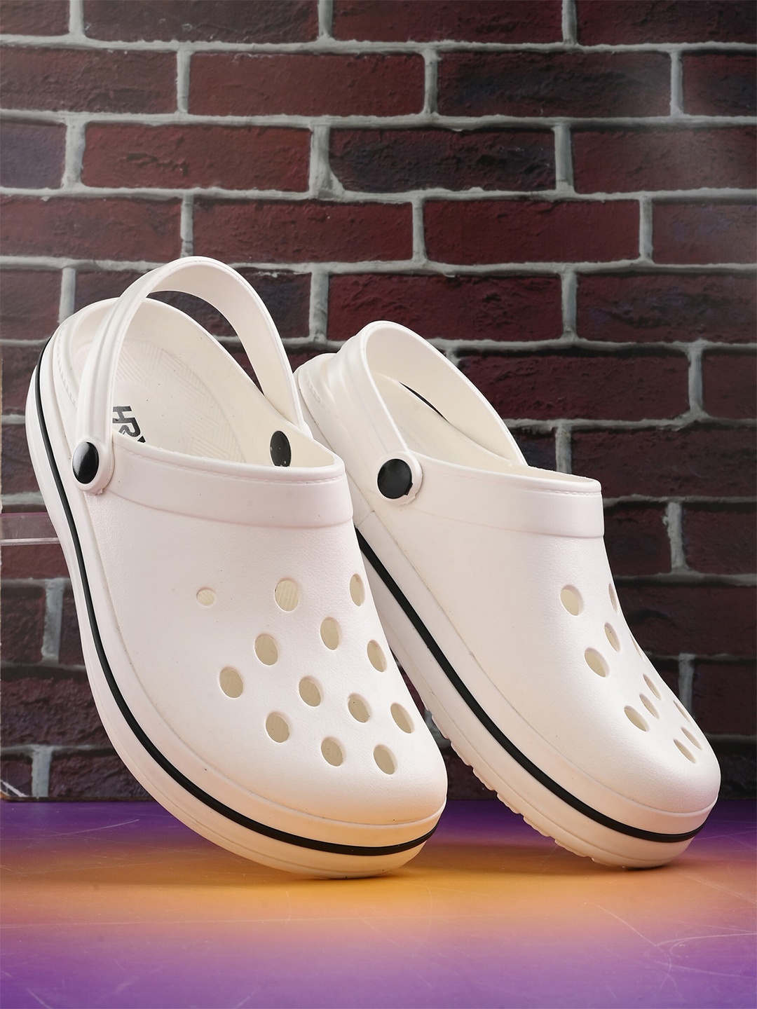 

HRX by Hrithik Roshan Men Self Design Clogs, White