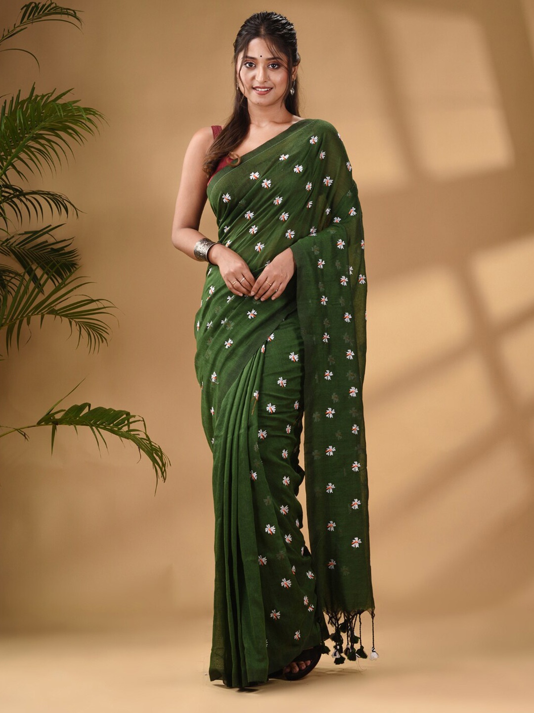 

Arhi Floral Embroidered Pure Cotton Saree, Green