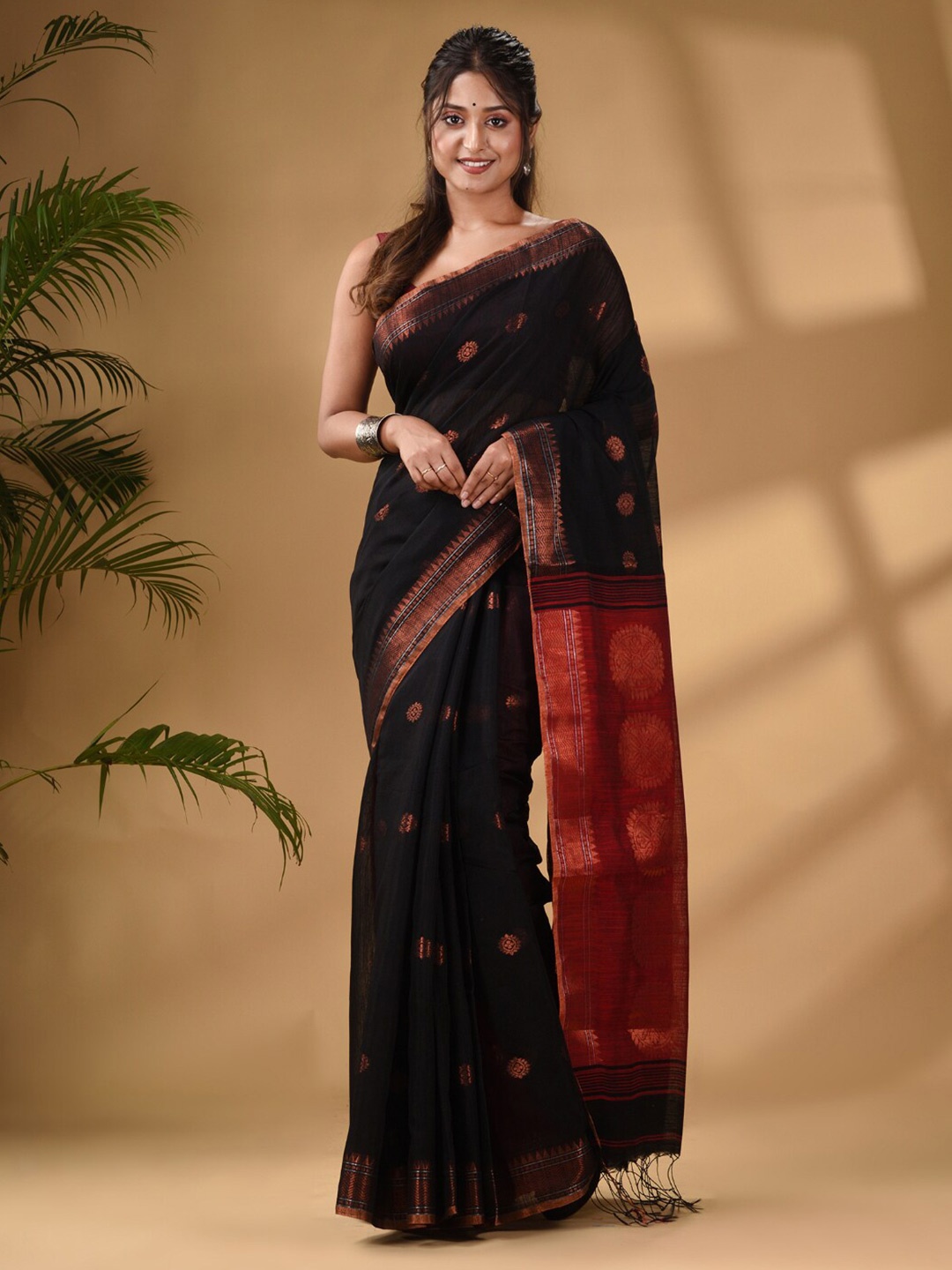 

Arhi Woven Design Zari Saree, Black