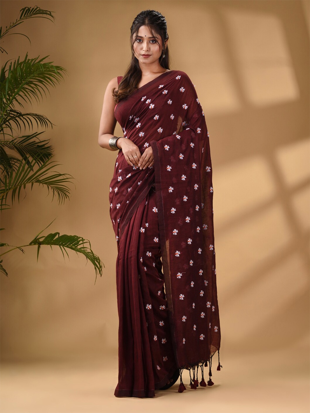 

Arhi Floral Embroidered Pure Cotton Saree, Maroon