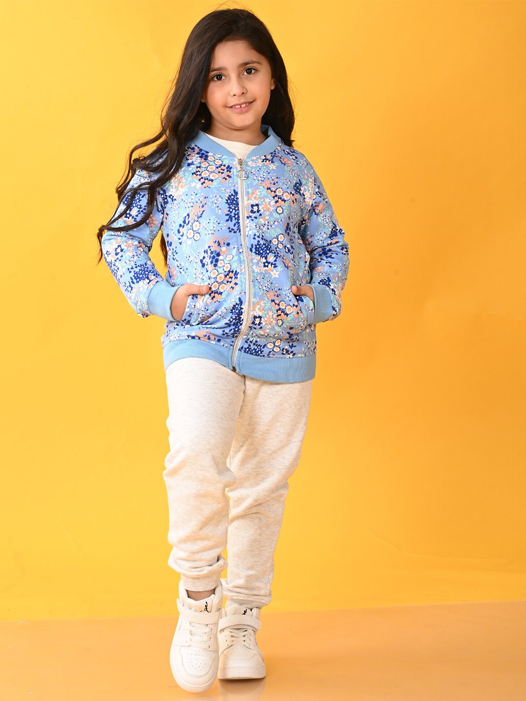 

Anthrilo Girls Printed Sweatshirt With Joggers, Blue