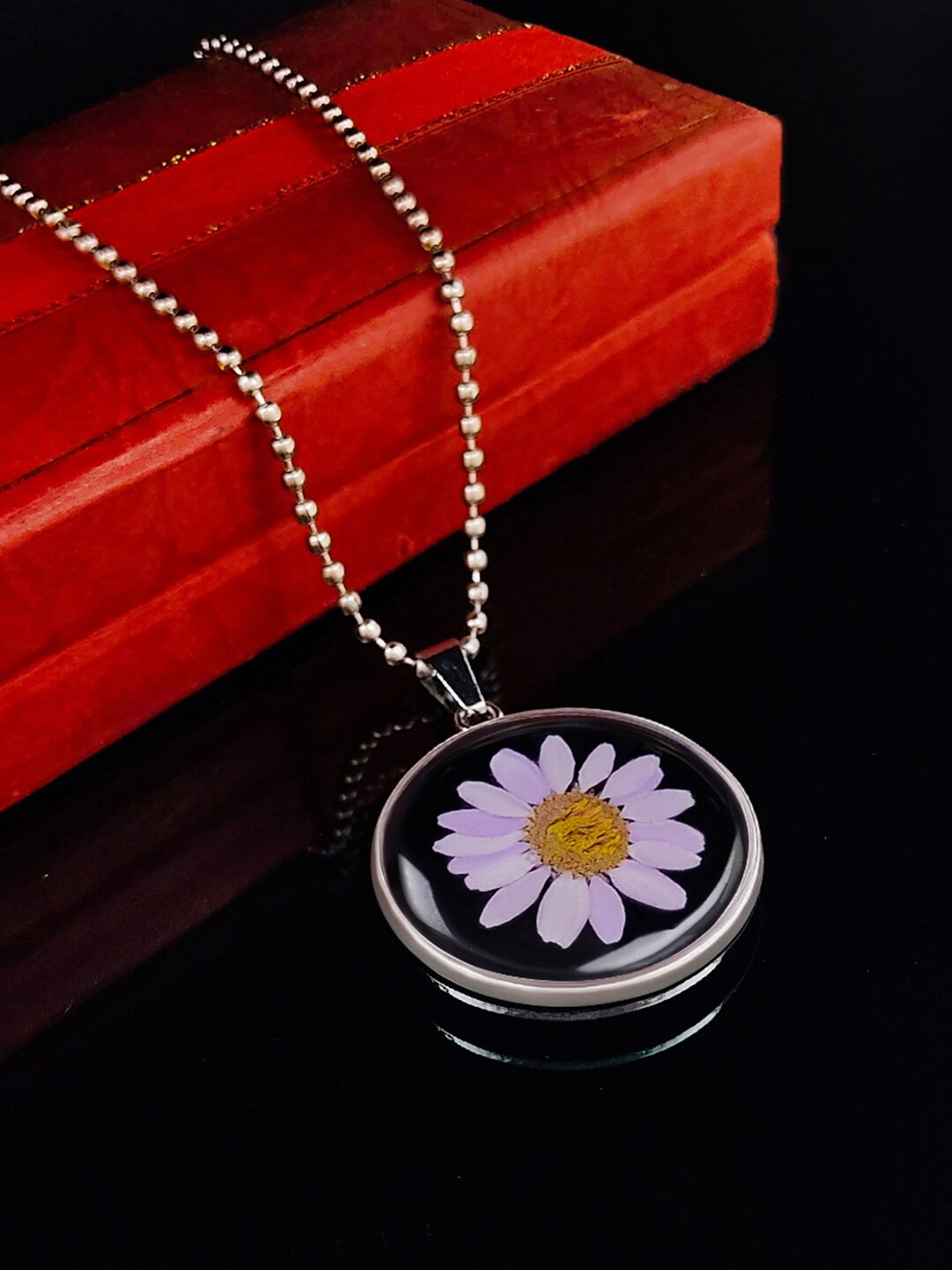 

Saizen Silver-Plated Stainless Steel Dry Sunflower Glass Pendant with Chain