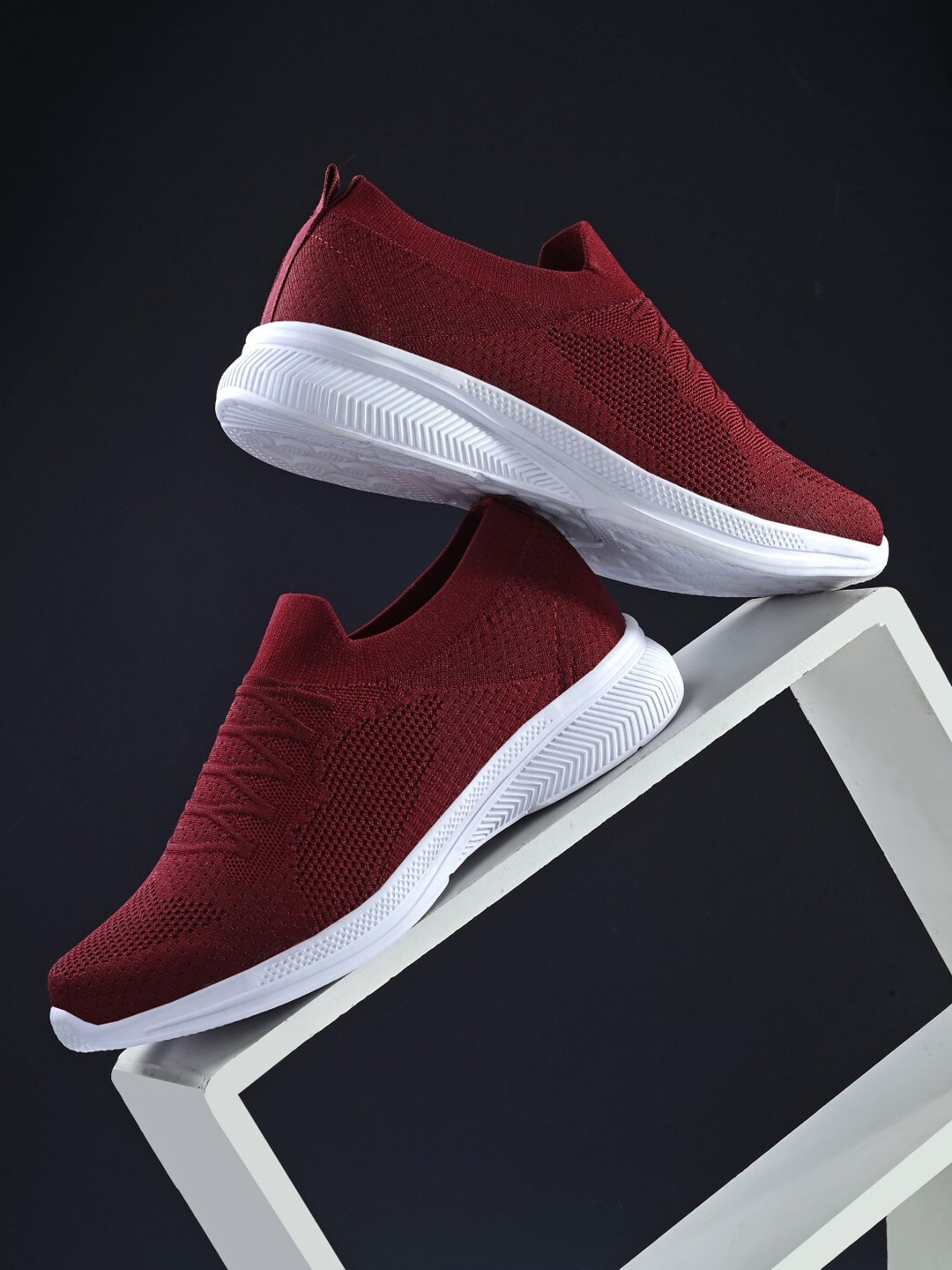 

The Roadster Lifestyle Co. Men Maroon Textured Slip-On Running Shoes