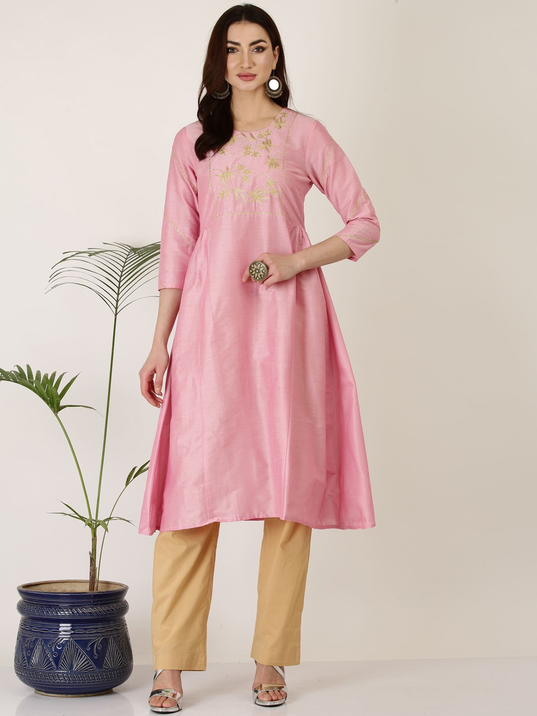 

KAANCHIE NANGGIA Floral Yoke Design Thread Work Pure Silk Kurta with Trousers, Pink