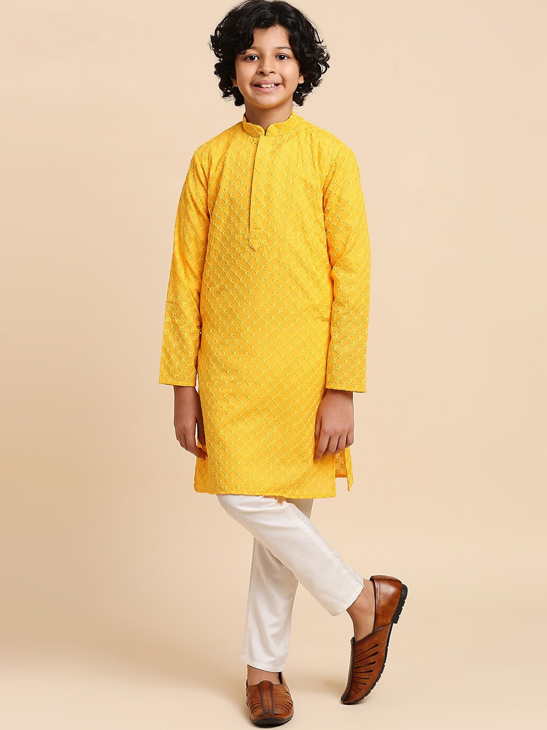 

RAJUBHAI HARGOVINDAS Boys Chikankari Embroidered Mandarin Collar Long Sleeve Cotton Kurta, Yellow