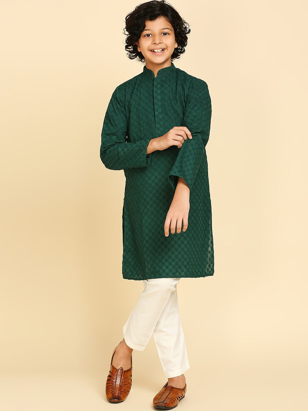 

RAJUBHAI HARGOVINDAS Boys Chikankari Embroidered Mandarin Collar Long Sleeve Cotton Kurta, Green