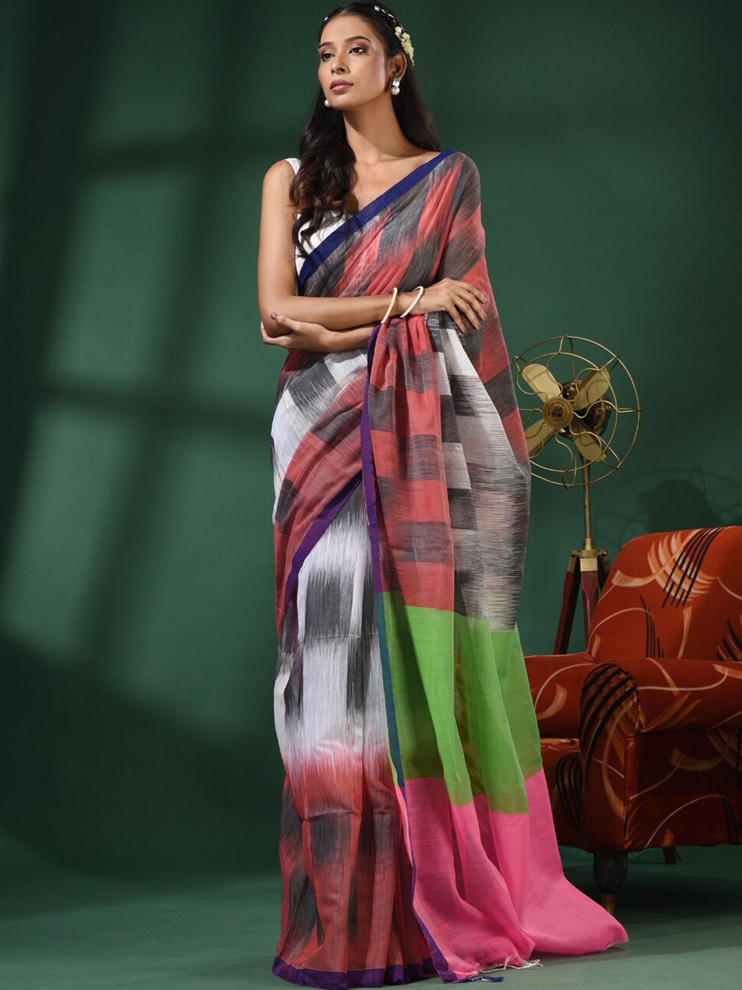 

Charukriti Colourblocked Ikat Saree, Pink