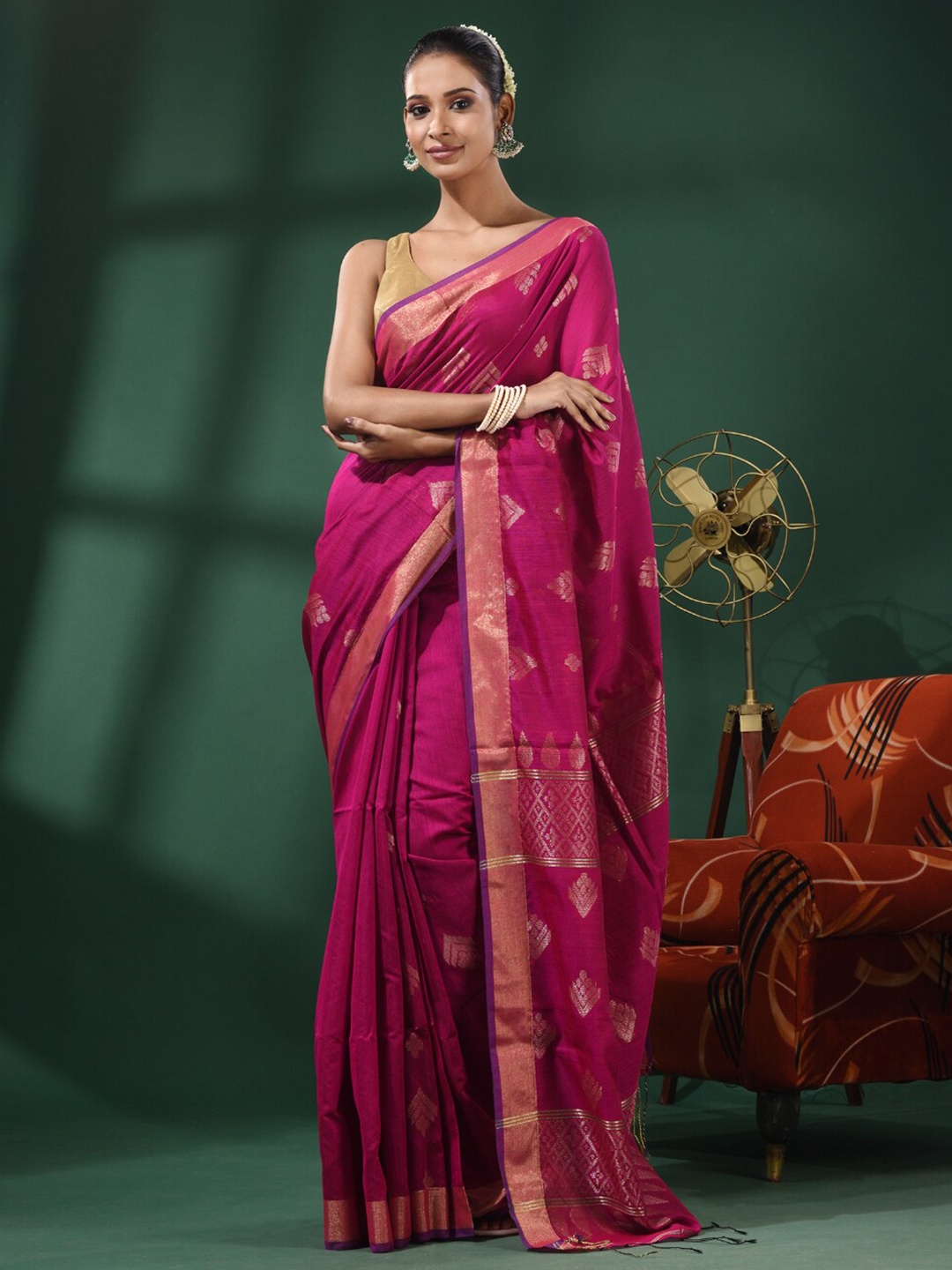 

Charukriti Floral Woven Design Zari Saree, Pink