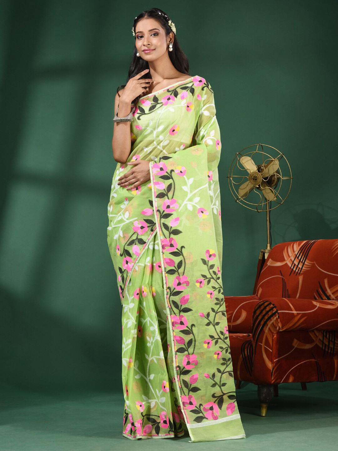 

Charukriti Floral Woven Design Silk Cotton Jamdani Saree, Lime green