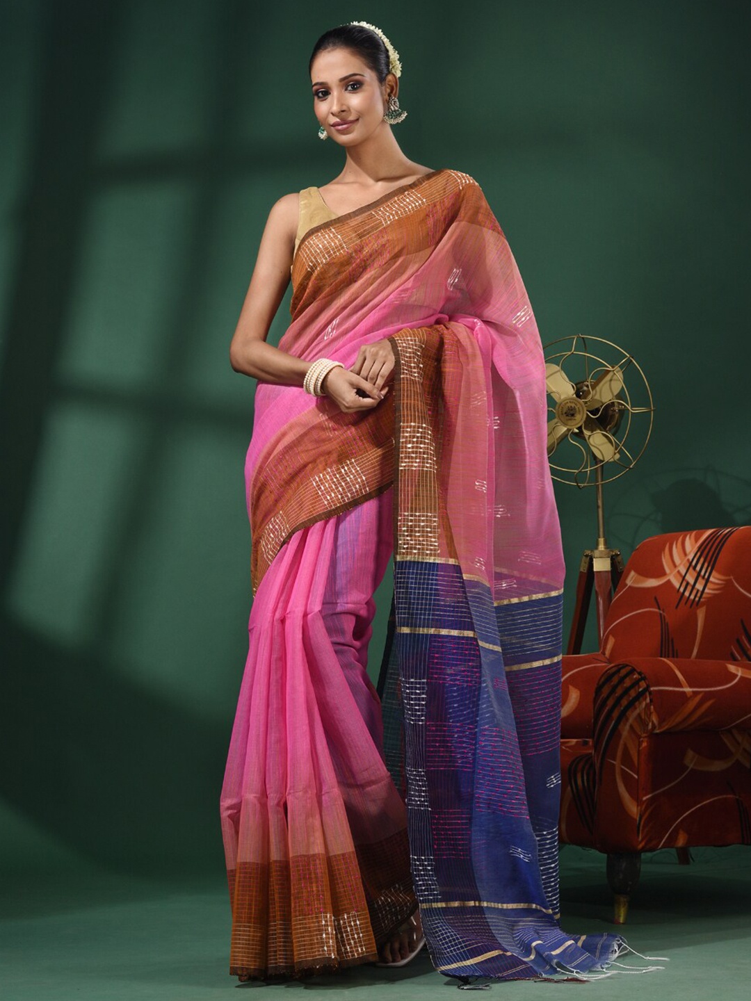 

Charukriti Geometric Woven Design Saree, Pink