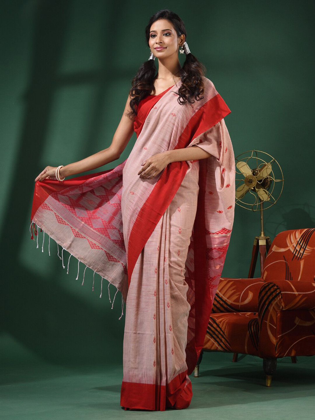 

Charukriti Ethnic motifs Woven Design Pure Cotton Saree, Beige