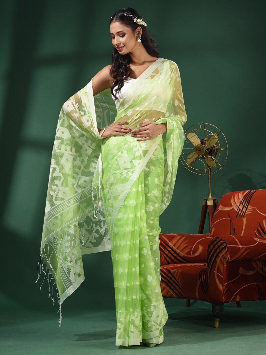 

Charukriti Woven Design Zari Pure Silk Saree, Green