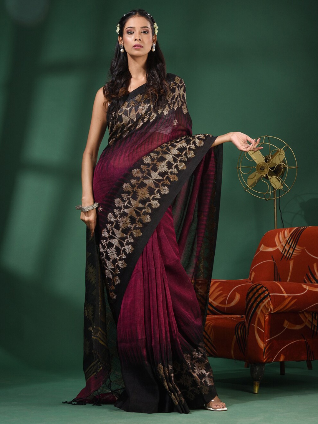 

Charukriti Woven Design Zari Pure Linen Saree, Magenta