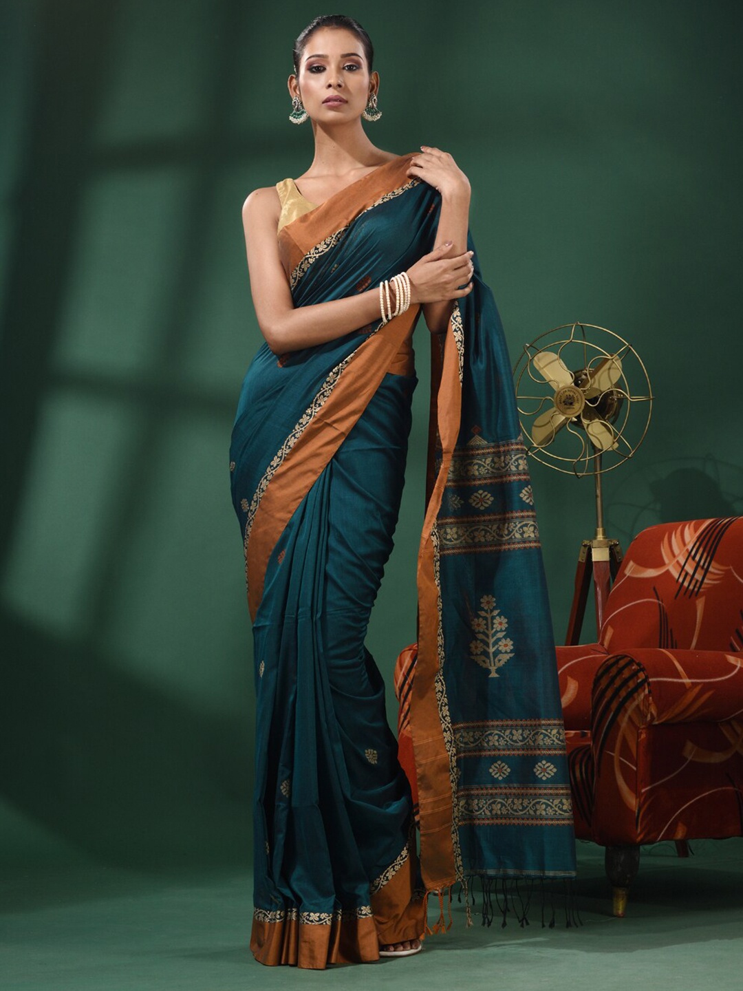 

Charukriti Woven Design Zari Pure Cotton Saree, Teal