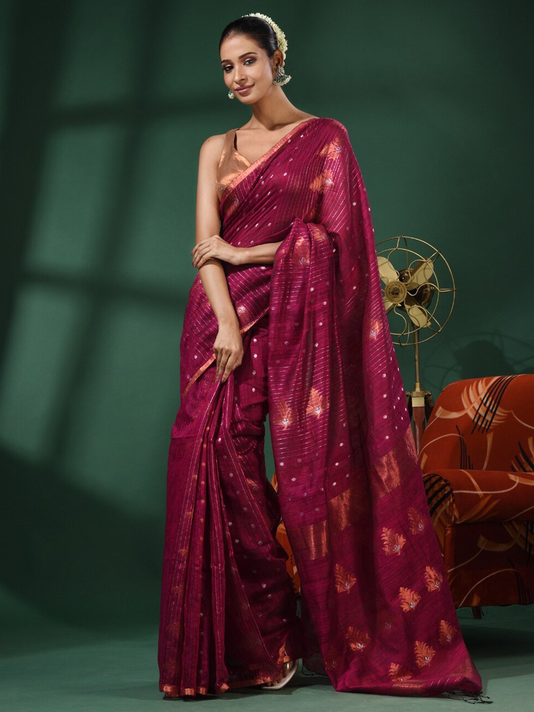 

Charukriti Woven Design Zari Pure Silk Saree, Magenta