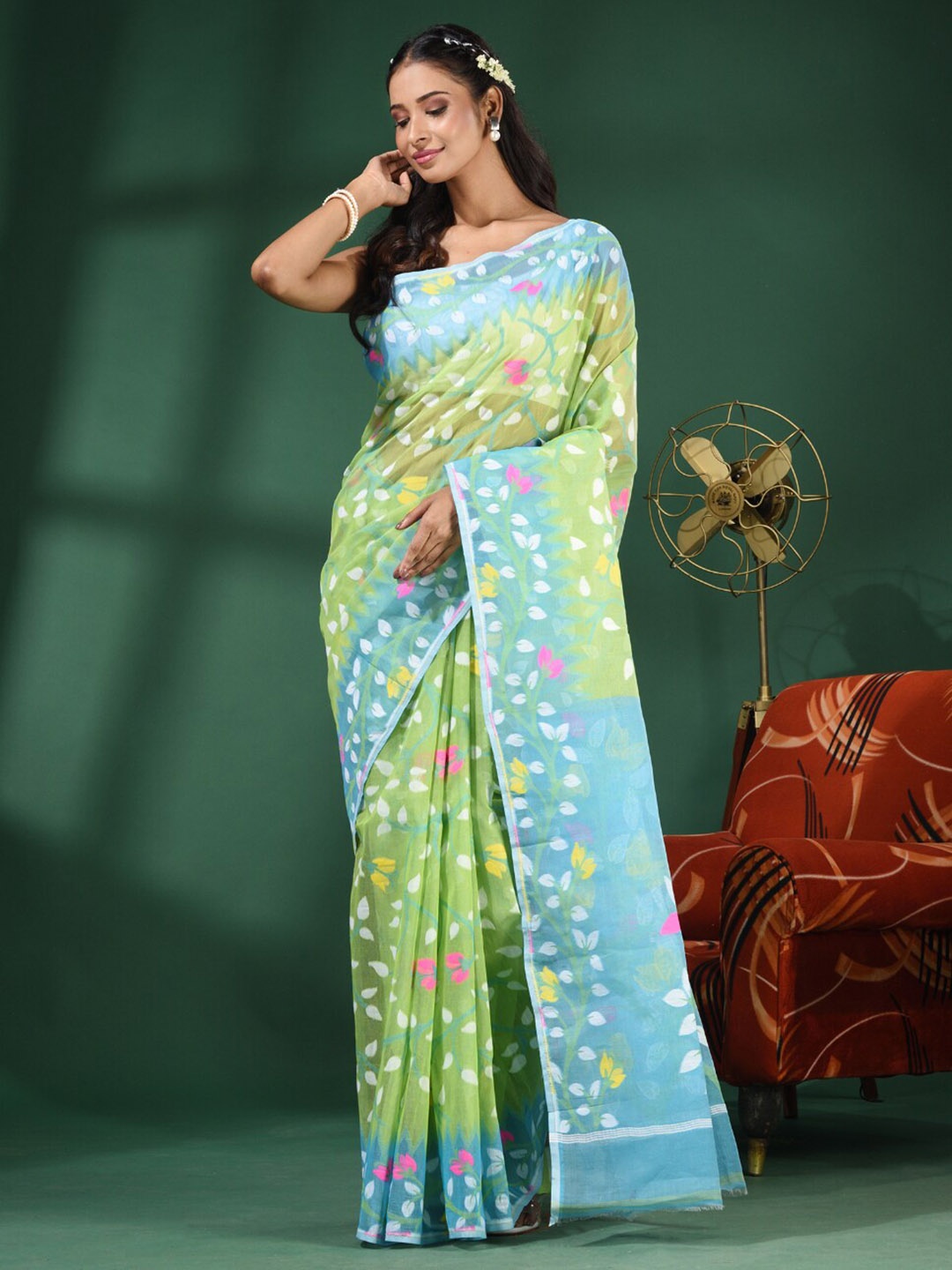 

Charukriti Woven Design Silk Cotton Jamdani Saree, Lime green