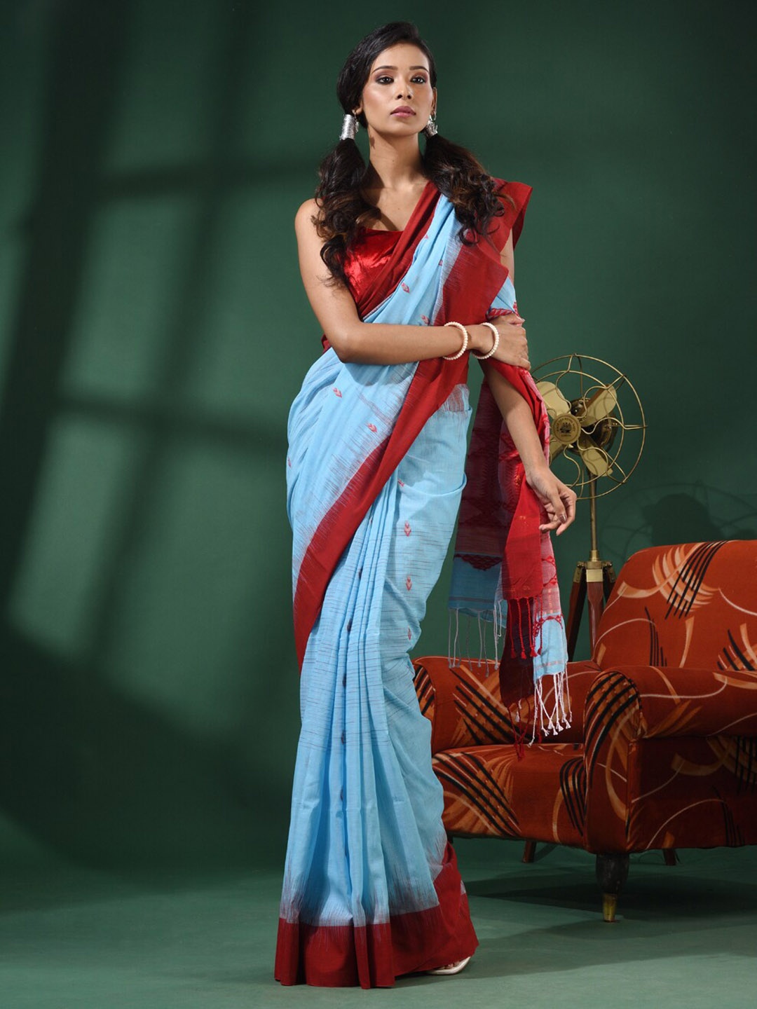 

Charukriti Woven Design Pure Cotton Saree, Blue