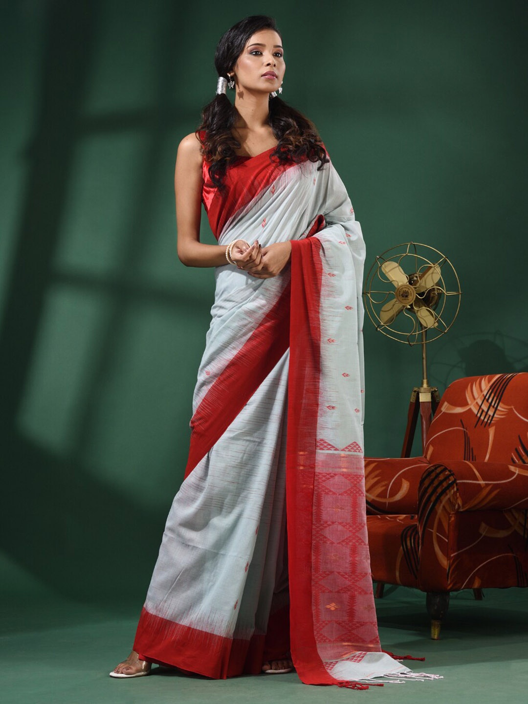 

Charukriti Woven Design Zari Pure Cotton Saree, Red