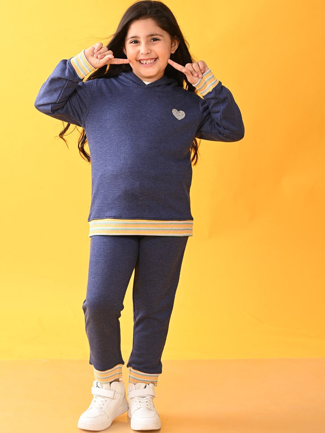 

Anthrilo Girls T-Shirt With Jogger, Blue