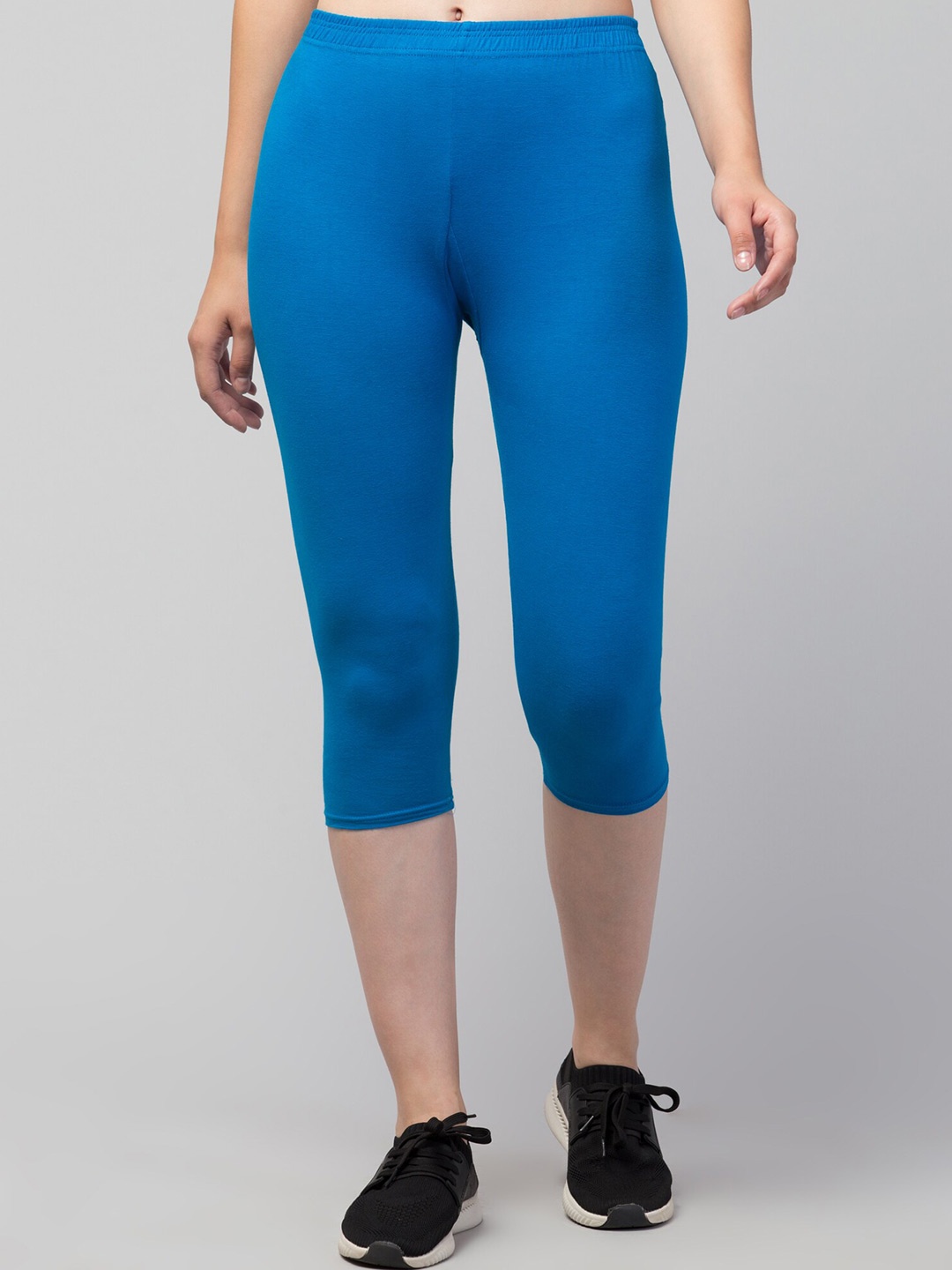 

Apraa & Parma Mid-Rise Skinny Fit Capris, Blue