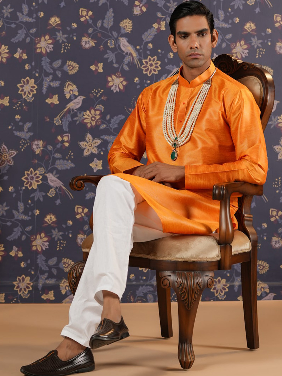 

House of Pataudi Floral Self Design Mandarin Collar Straight Kurta With Trousers, Orange