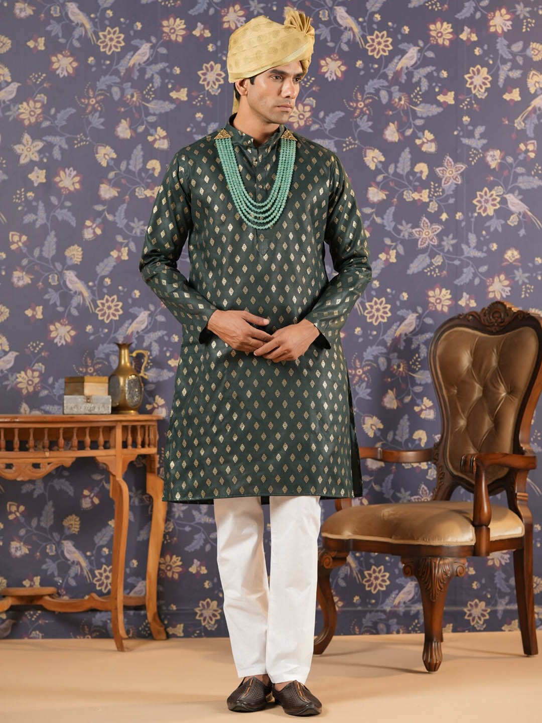 

House of Pataudi Ethnic Motifs Printed Mandarin Collar Straight Kurta With Trouser, Green