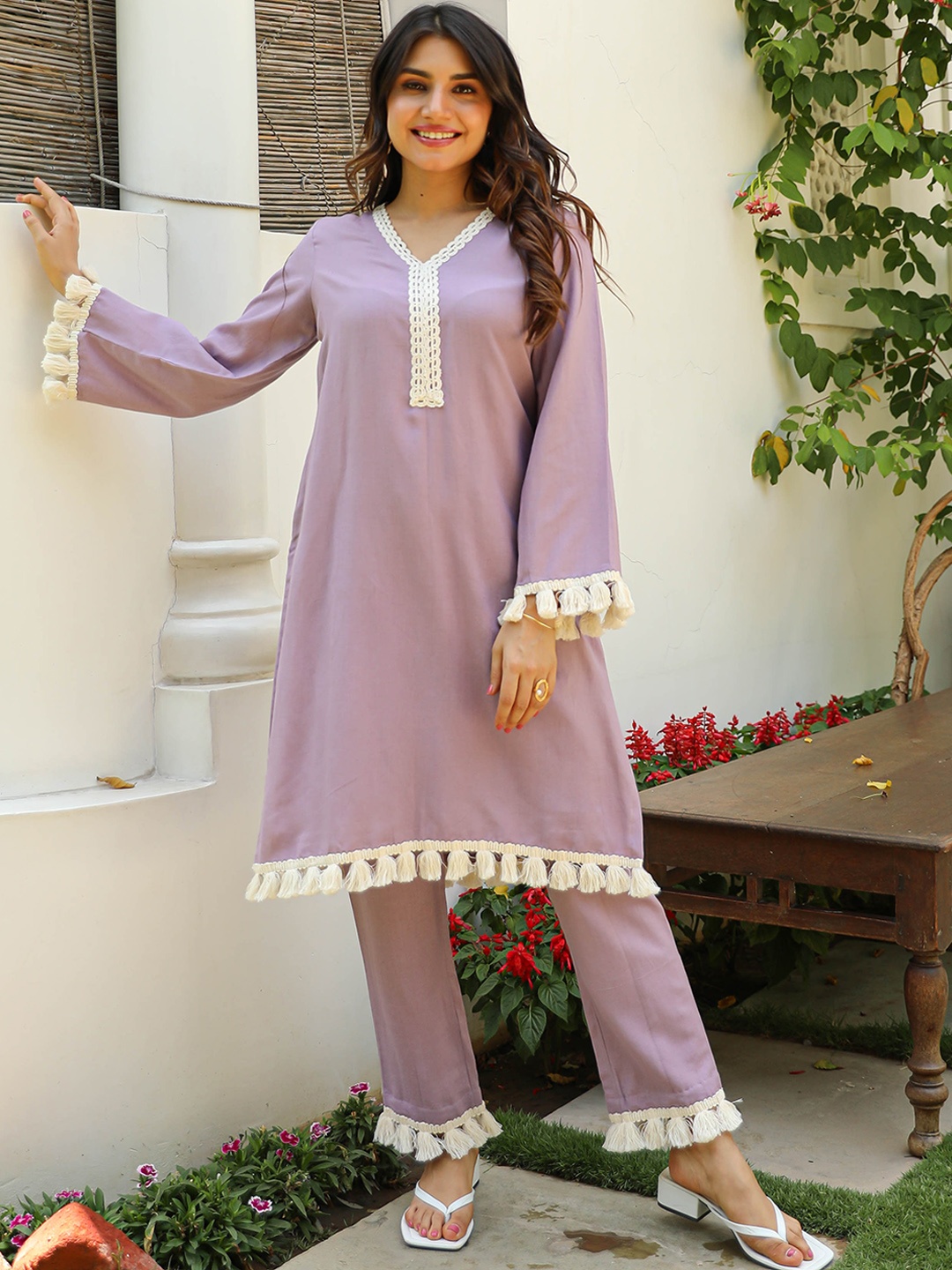 

Bunaai V-Neck Long Sleeve Straight Kurta With Trousers, Purple